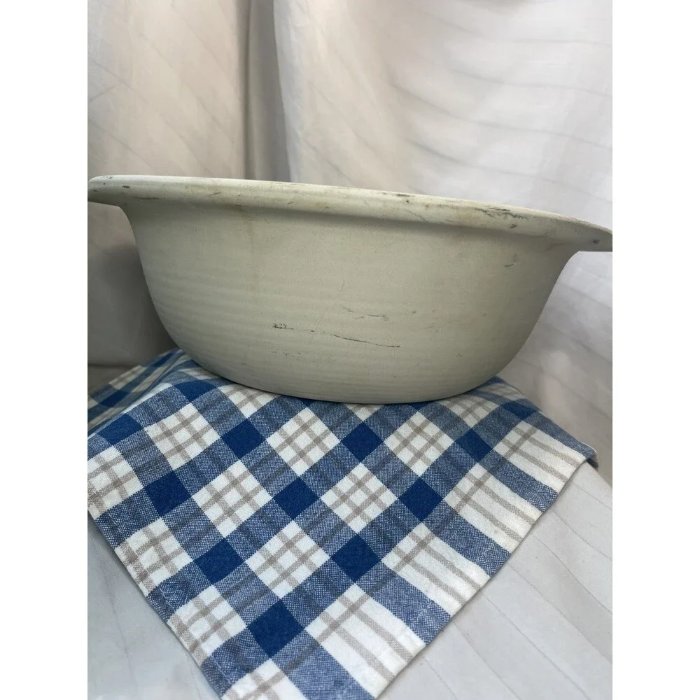 Pampered Chef Large Stoneware baking casserole Bowl